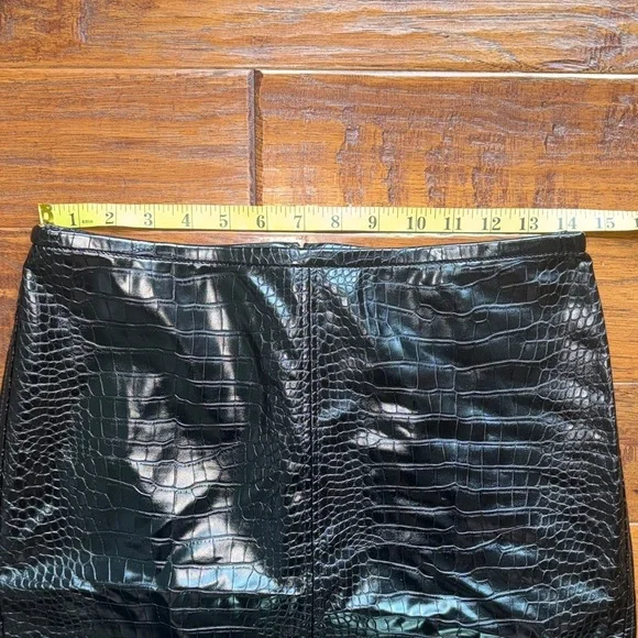 J. Crew Pencil Skirt in Croc Embossed Faux Leather, size 4 - Picture 3 of 9